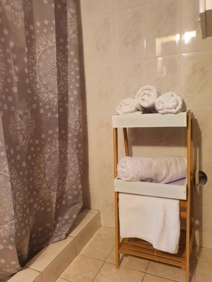 Alesta Apartment ตริกาลา ภายนอก รูปภาพ