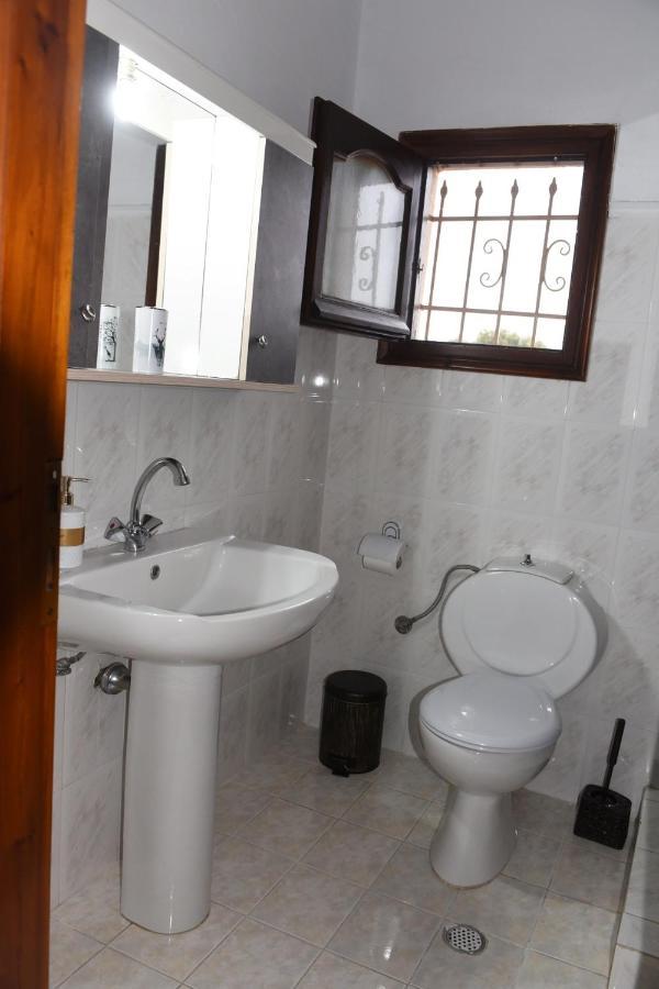 Alesta Apartment ตริกาลา ภายนอก รูปภาพ